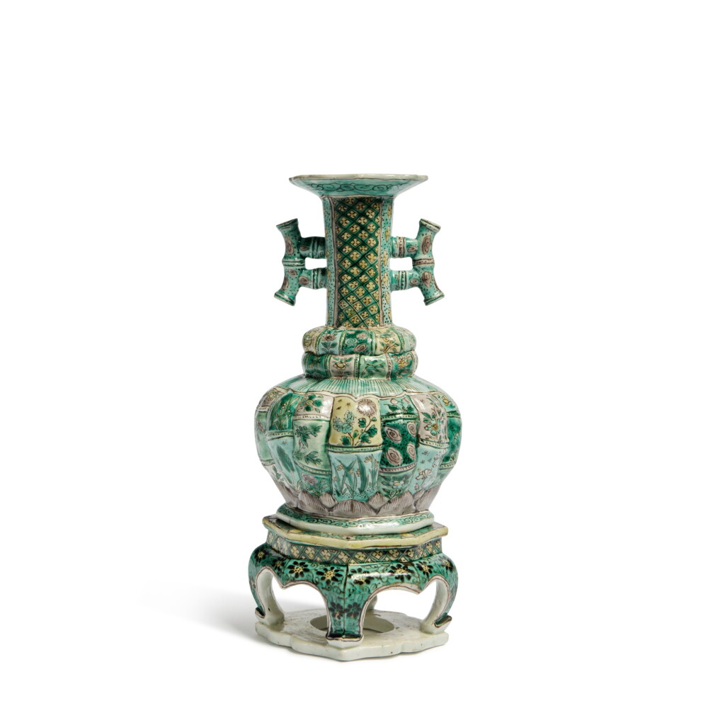 View full screen - View 1 of Lot 11. A famille-verte handled vase and stand, Qing dynasty, Kangxi period.