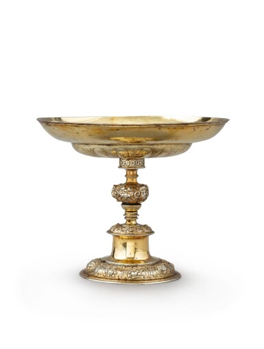 View full screen - View 1 of Lot 130. A large silver-gilt tazza decorated with Apollo, Venus and Love, Christoph III Ritter, Nurnberg, circa 1660 | Grande tazza en vermeil sur piédouche à décor d'Apollon, Vénus et Amour par Christoph III Ritter, Nüremberg, vers 1660.