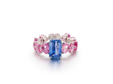 Voir en plein écran - Voir 1 du lot 1759. Sapphire and Pink Sapphire Ring | de Grisogono | 藍寶石 配 粉紅色剛玉 戒指.