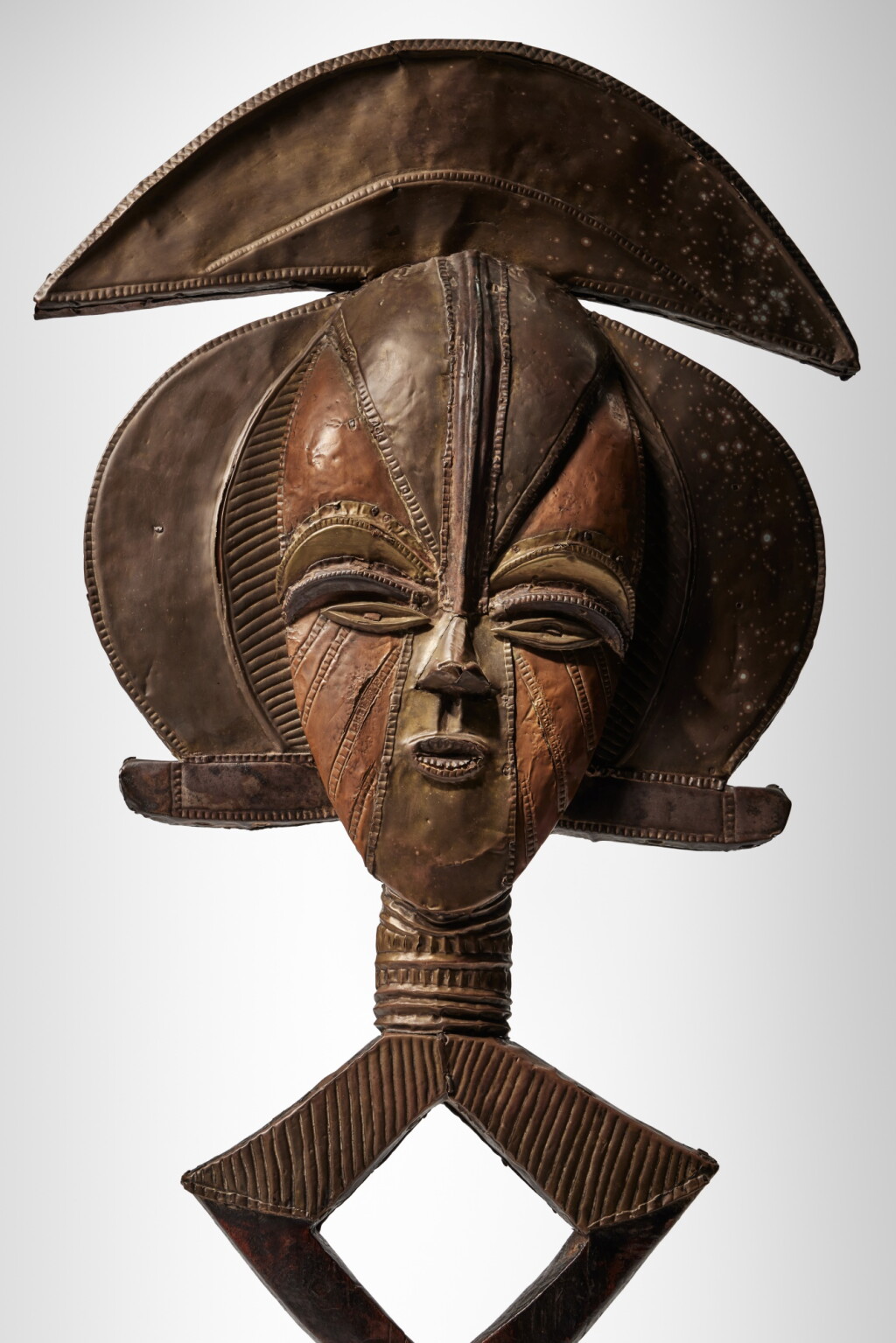 View full screen - View 1 of Lot 49. Kota-Ndassa Janiform Reliquary Guardian Figure, Gabon .