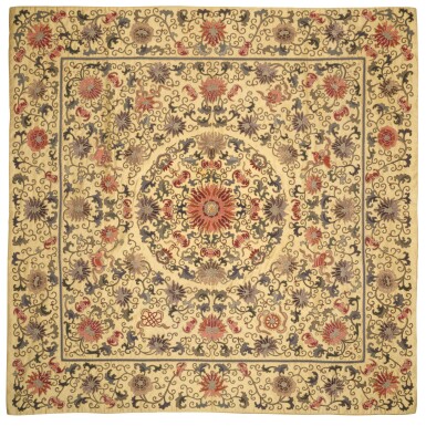 View full screen - View 1 of Lot 32. A LARGE IMPERIAL YELLOW-GROUND EMBROIDERED SILK PANEL, QING DYNASTY, 18TH/19TH CENTURY | 清十八/十九世紀 黃地花卉紋繡片.