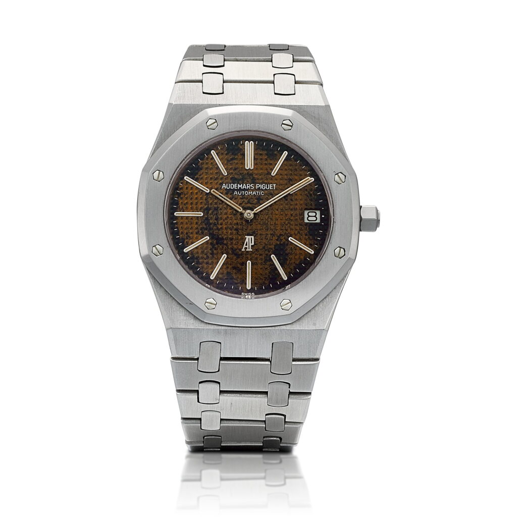 View full screen - View 1 of Lot 8024. Royal Oak, Reference 5402 | A stainless steel bracelet watch with date and tropical dial, Circa 1974 | 愛彼 | 皇家橡樹系列 型號5402 | 精鋼鏈帶腕錶,備日期顯示及棕式錶盤,約1974年製.