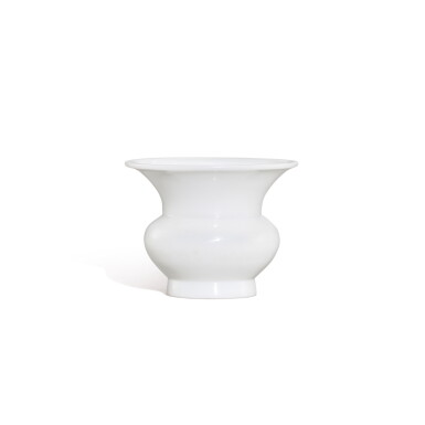 View full screen - View 1 of Lot 333. A white Beijing glass vessel, zhadou, Mark and of the period of Qianlong | 清乾隆 白料素面渣斗 《乾隆年製》款.