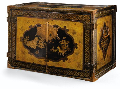 View full screen - View 1 of Lot 126. CABINET EN LAQUE NANBAN JAPON, ÉPOQUE MOMOYAMA-EDO, XVIIE SIÈCLE | 日本 桃山至江戸時代 十七世紀 南蛮漆繪多寶柜 |A Nanban cabinet, Japan, Momoyama-Edo period, 17th century .
