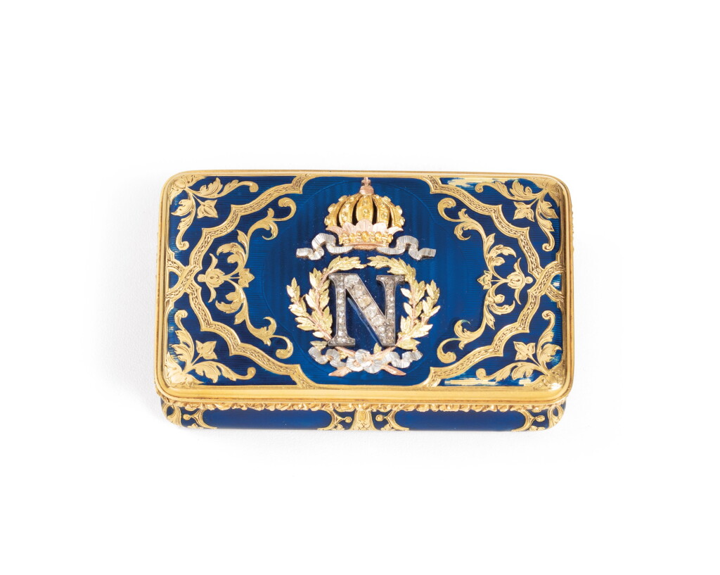 View full screen - View 1 of Lot 179. A Royal three-colour gold and enamel presentation snuff box, Arthur Goossens for Lemonnier, Paris, circa 1855 | Tabatière royale de présentation en or de trois couleurs et émail par Arthur Goossens pour Lemonnier, Paris, vers 1855.