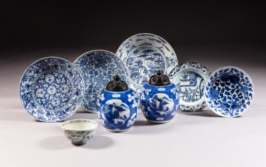 View full screen - View 1 of Lot 169. A group of eight blue and white wares, late Ming / early Qing dynasty | 明末 / 清初 青花瓷器一組八件.