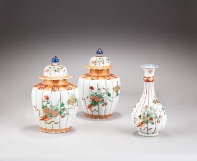 View full screen - View 1 of Lot 28. A pair of famille-verte lobed baluster vases and covers and a famille-verte lobed bottle vase, Qing dynasty, Kangxi period | 清康熙 五彩花卉紋蓋瓶一對及彩花長頸瓶一組三件.