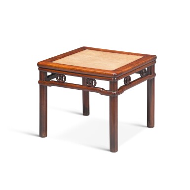 View full screen - View 1 of Lot 199. A huanghuali square stool, 17th/18th century | 十七/十八世紀 黃花梨方凳.