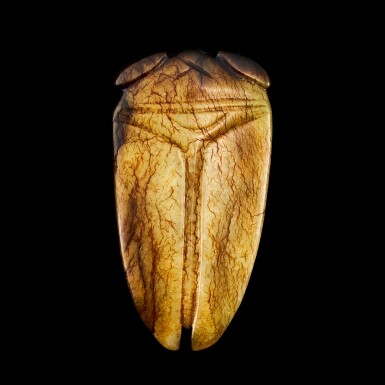 View full screen - View 1 of Lot 129. A large celadon and russet jade figure of a cicada Song - Ming dynasty | 宋至明 青玉蟬.