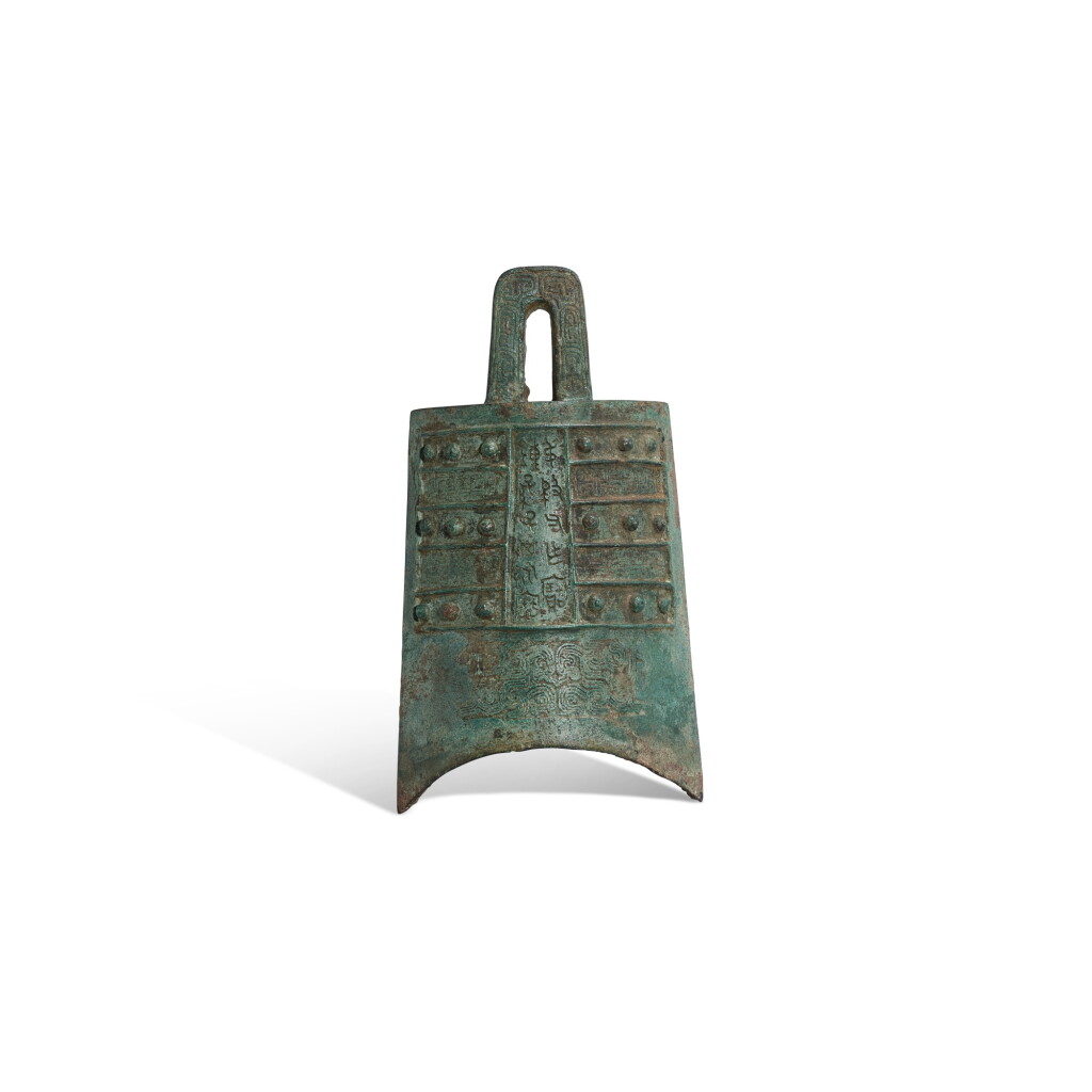View full screen - View 1 of Lot 722. An inscribed bronze ritual bell, zhong, Eastern Zhou dynasty, Spring and Autumn period | 東周春秋 青銅叔殷又鐘.