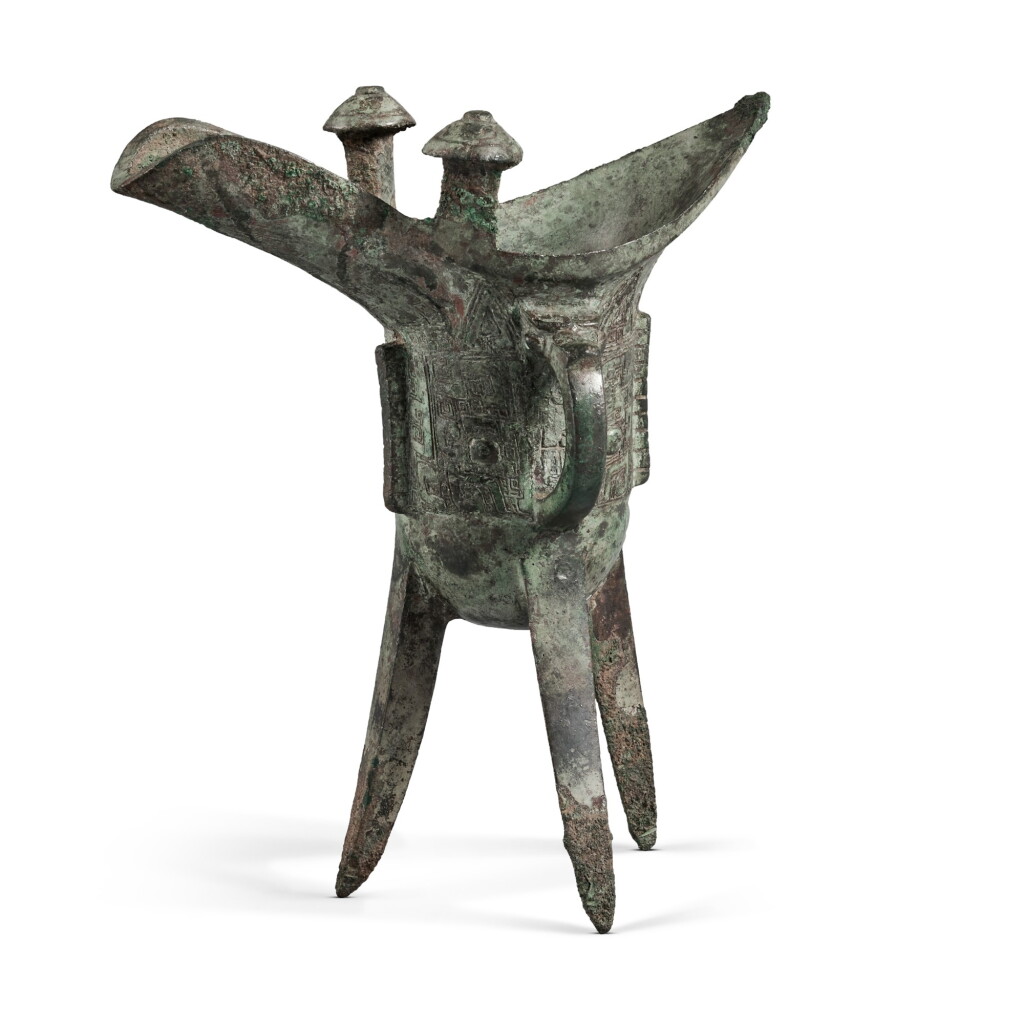 View full screen - View 1 of Lot 3. An inscribed archaic bronze ritual wine vessel (Jue), Late Shang dynasty | 商末 父戊爵.