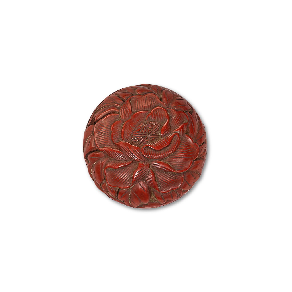View full screen - View 1 of Lot 63. A small carved cinnabar lacquer box and cover, Late Ming dynasty | 明末 剔紅牡丹紋小圓蓋盒.