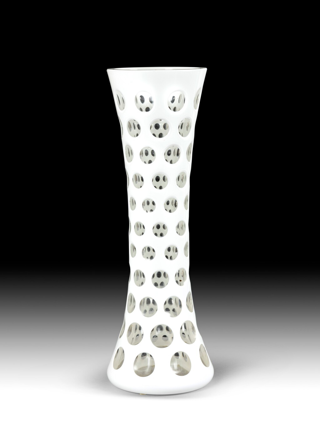 View full screen - View 1 of Lot 2117. Saint-Louis, France, A vase, "Bagatelle" model, modern | Saint-Louis, France, Vase, modèle "Bagatelle", travail moderne.