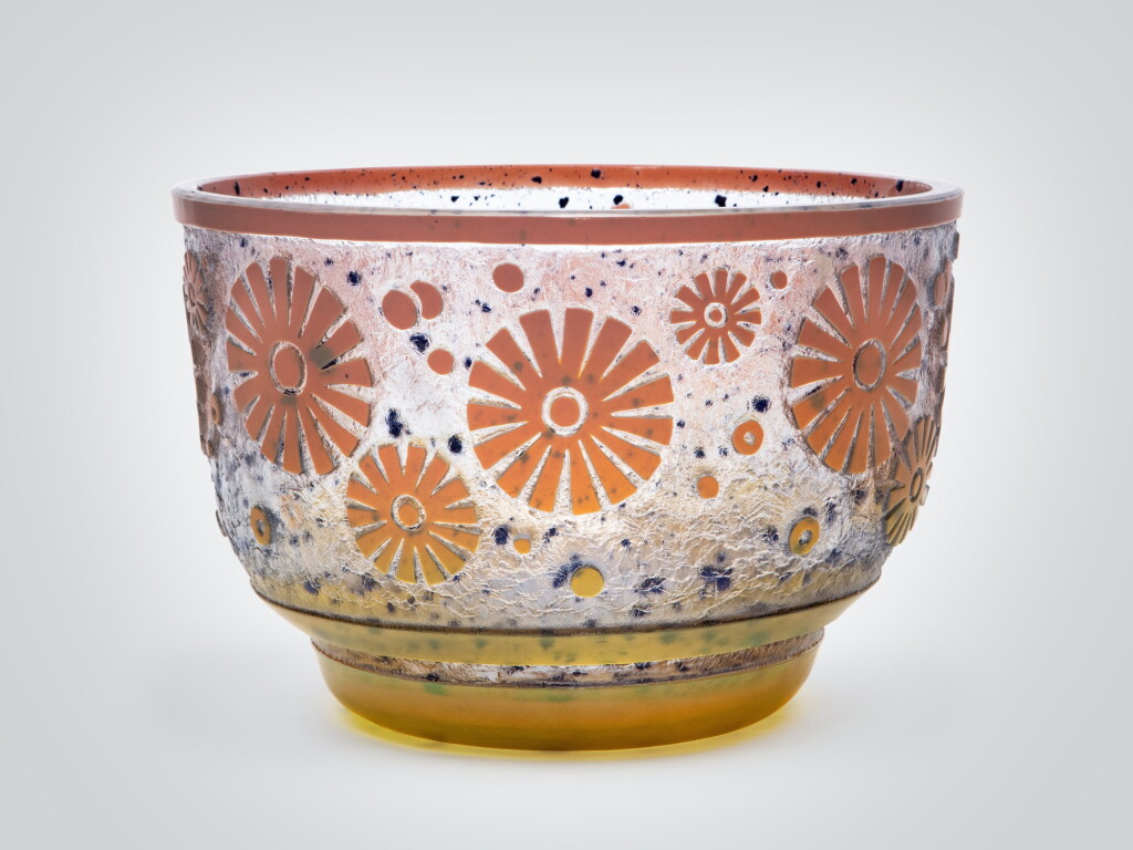 View full screen - View 1 of Lot 44. Bowl.