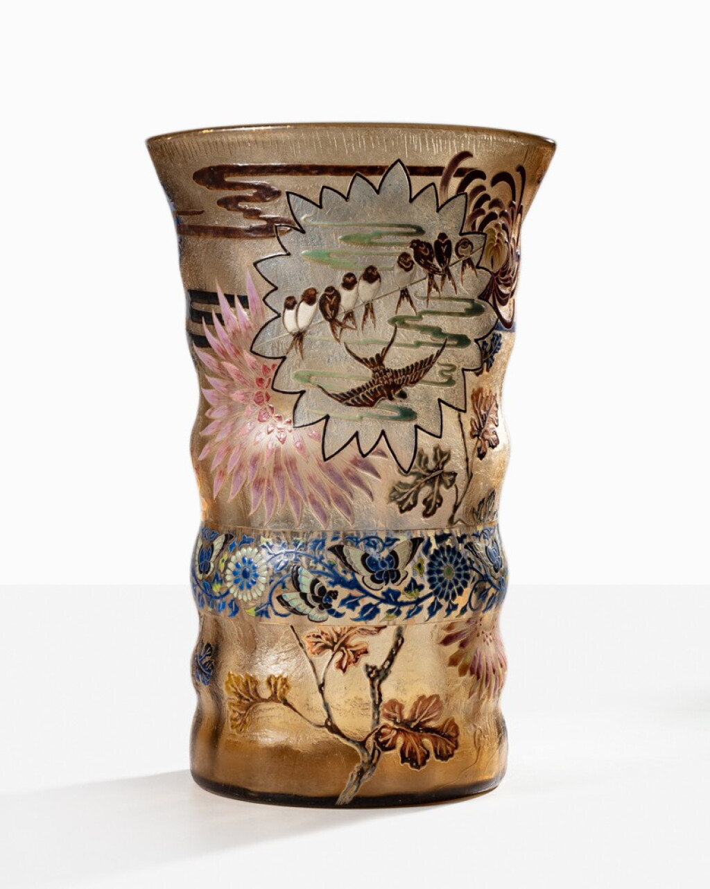 View full screen - View 1 of Lot 14. Vase Aux Chrysanthèmes et Hirondelles .