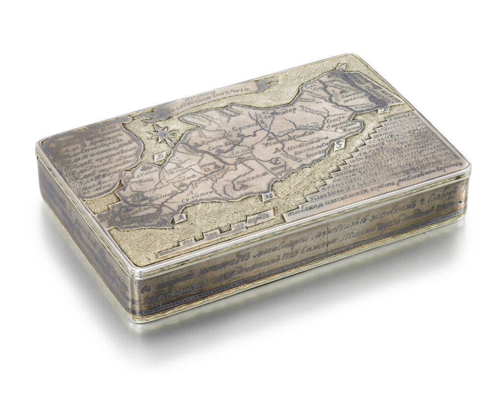 View full screen - View 1 of Lot 78. A RARE SILVER-GILT AND NIELLO CARTOGRAPHIC SNUFF BOX, FEODOR BUSHKOVSKII, VELIKIY USTYUG, 1814.