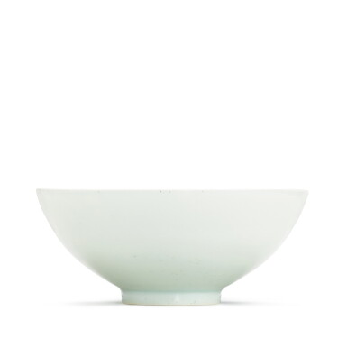 View full screen - View 1 of Lot 443. An anhua-decorated 'dragon' bowl, Qing dynasty 清 暗龍紋盌 《大明萬曆年製》仿款.