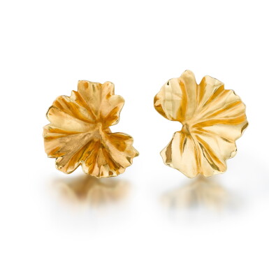 View full screen - View 1 of Lot 369. JAR | Paire de clips d'oreille aluminium, "Géranium" | Pair of aluminium ear clips, 'Geranium'.