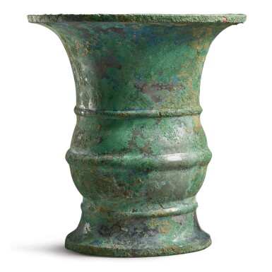 View full screen - View 1 of Lot 194. A very rare archaic bronze ritual wine vessel (Zun), Early Western Zhou dynasty | 西周初 青銅素帶尊.