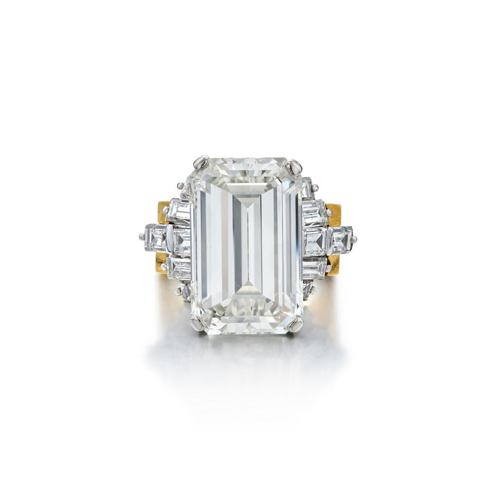 View full screen - View 1 of Lot 592. Diamond Ring.