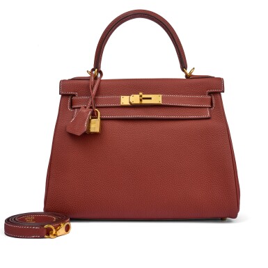 View full screen - View 1 of Lot 25. Sienne Togo Kelly 28 Retourné Gold Hardware, 2019.