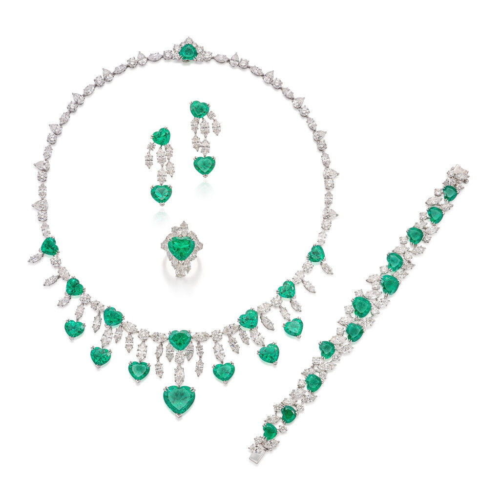 View full screen - View 1 of Lot 290. Set of Emerald and Diamond Jewellery |「哥倫比亞」祖母綠 配 鑽石 項鏈, 手鏈, 戒指 及 耳墜套裝.