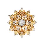 DIAMOND AND GOLD 'SNOWFLAKE' BROOCH | 梵克雅寶 | 鑽石 配 K金 'SNOWFLAKE' 戒指