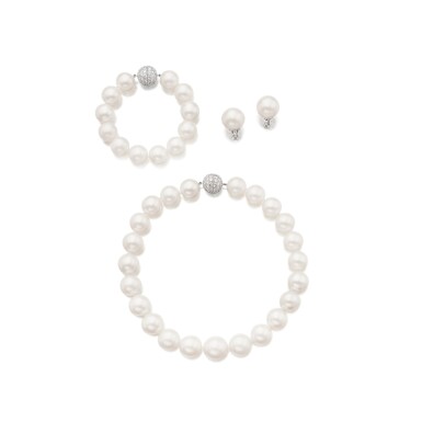 View full screen - View 1 of Lot 102. Cultured Pearl and Diamond Suite of Jewels 養殖珍珠配鑽石首飾套裝.