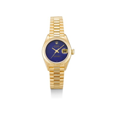 View full screen - View 1 of Lot 8130. ROLEX | A YELLOW GOLD WRISTWATCH WITH LAPIS LAZULI HARDSTONE DIAL, DATE AND BRACELET, CIRCA 1995.