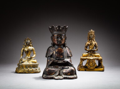View full screen - View 1 of Lot 127. A group of three gilt-bronze figures, Qing, dynasty, 18th-19th century | 清十八至十九世紀 鎏金銅佛坐像三尊.
