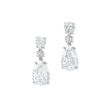 View full screen - View 1 of Lot 273. Pair of Diamond Pendent Earrings | 3.92 及 3.60克拉 梨形 D色 內部無瑕 鑽石 耳墜一對 .