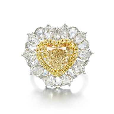 View full screen - View 1 of Lot 1784. Fancy Yellow Diamond and Diamond Ring | 5克拉 彩黃色鑽石 配 鑽石 戒指.
