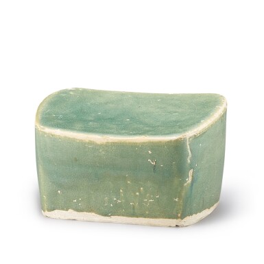 View full screen - View 1 of Lot 339. A rare Changsha green-glazed rectangular pillow, Tang dynasty 唐 長沙窰寶石綠釉長方枕.