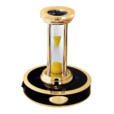 View full screen - View 1 of Lot 30. Jacob & Co | Limited Edition Gilt Brass and Gem Set Hourglass Desk Clock, circa 2020 | Jacob & Co | 限量鍍金黃銅 配 寶石 流金歲月 沙漏座鐘.