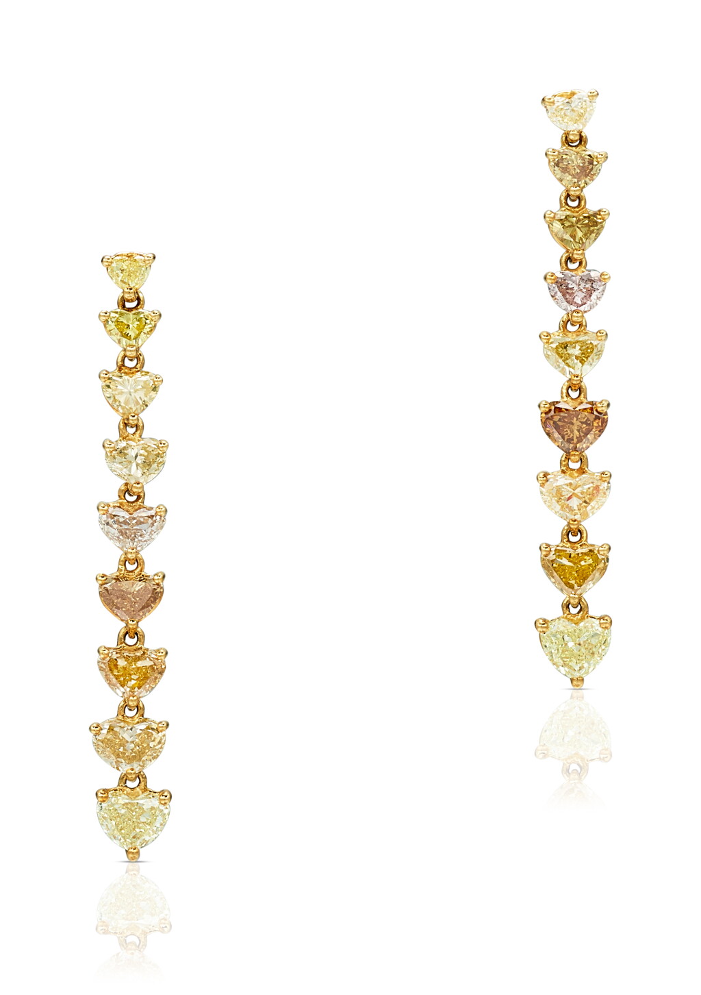 View full screen - View 1 of Lot 9172. PAIR OF DIAMOND PENDENT EARRINGS | 鑽石吊耳環一對.