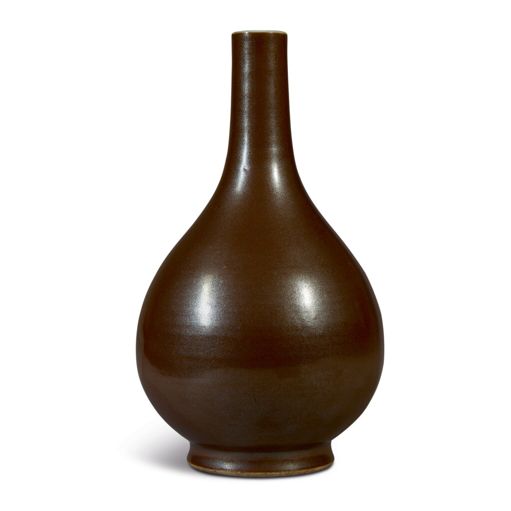 View full screen - View 1 of Lot 816. AN IRON-RUST-GLAZED BOTTLE VASE, QING DYNASTY, 18TH / 19TH CENTURY.