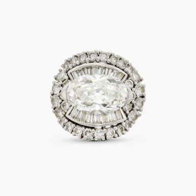 View full screen - View 1 of Lot 430. Diamond Ring .