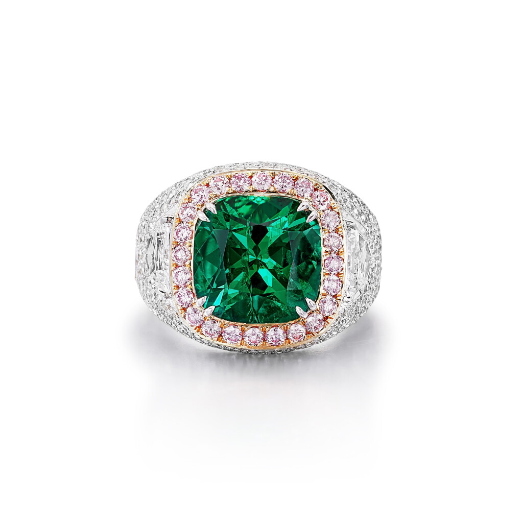 View full screen - View 1 of Lot 1834. Emerald and Diamond Ring | 5.36克拉 天然「哥倫比亞穆索」無油祖母綠 配 鑽石 戒指.