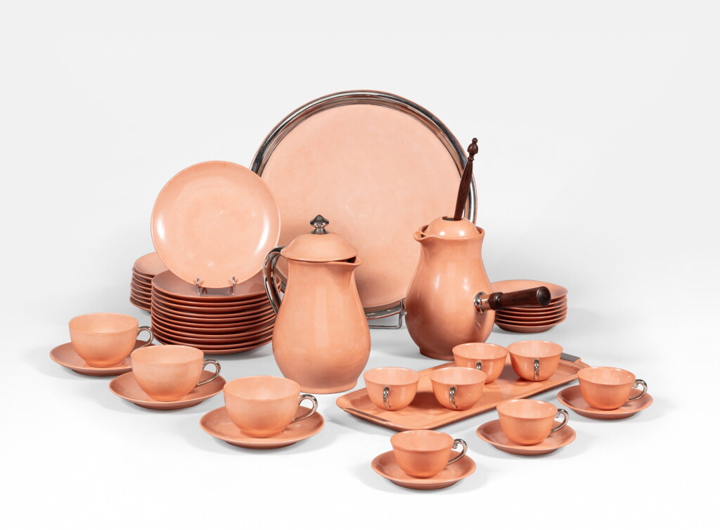 View full screen - View 1 of Lot 1071. A porcelain tea and chocolate service, by Delvaux, Paris, 20th century | Service à thé et chocolat en porcelaine par Delvaux Paris, XXe siècle.