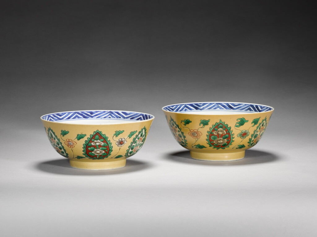 View full screen - View 1 of Lot 19. A pair of café-au-lait ground blue and white 'lotus' bowls Qing dynasty, Kangxi period | 清康熙 米黃地青花蓮紋盌一對.