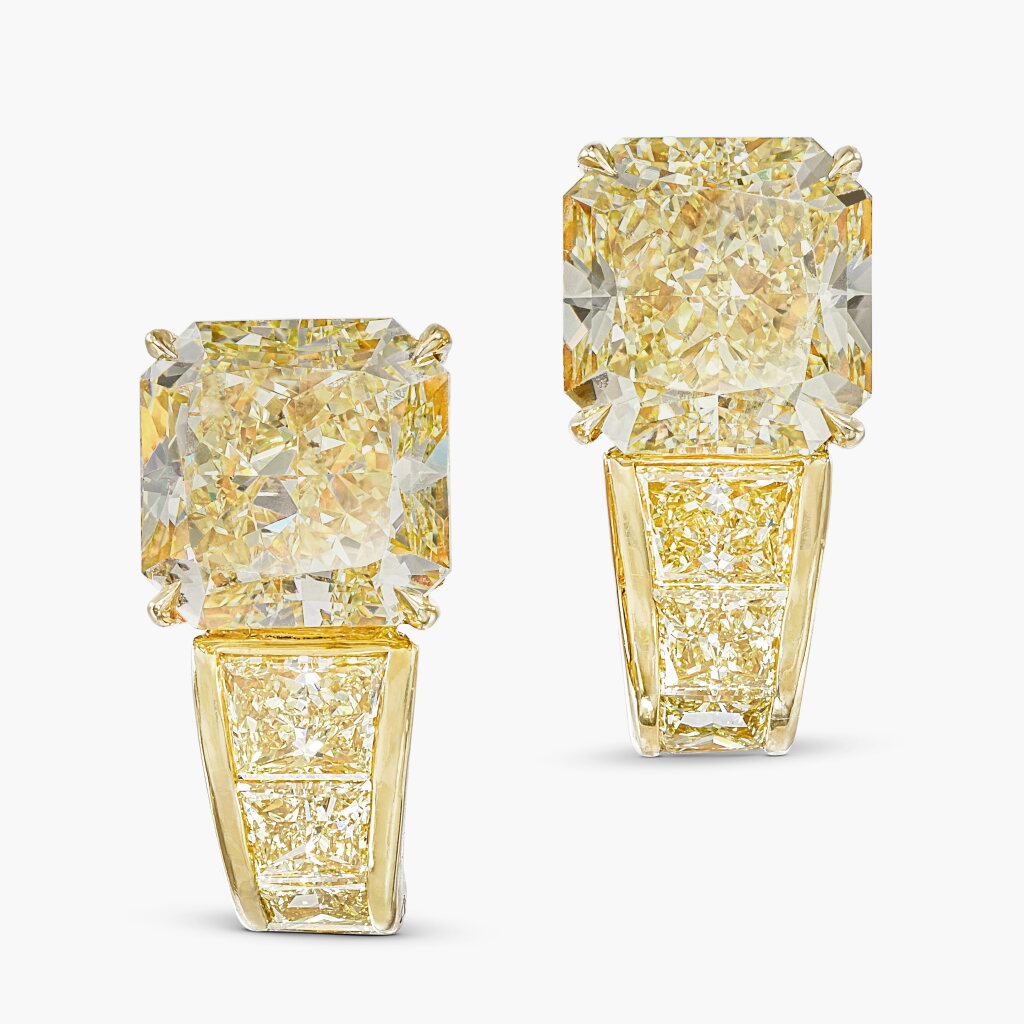 View full screen - View 1 of Lot 1222. Pair of Fancy Yellow Diamond and Diamond Earclips | 卡地亞 | 5.03 及 5.01克拉 彩黃色鑽石 配 鑽石 耳夾一對.