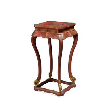 Voir en plein écran - Voir 1 du lot 244. A polychrome-lacquered incense stand (Xiangji), Qing dynasty.