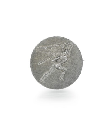 View full screen - View 1 of Lot 32. Broche argent, "Victoire Ailée" | Silver brooch, 'Winged Victory'.