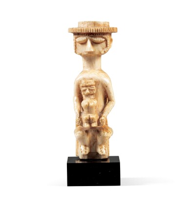 View full screen - View 1 of Lot 105. Statuette en ivoire, Attié, Côte d'Ivoire | Attie figure, Ivory Coast.