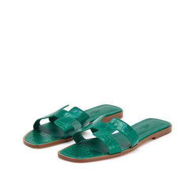 View full screen - View 1 of Lot 143. Vert Vertigo Shiny Alligator Oran Sandals.