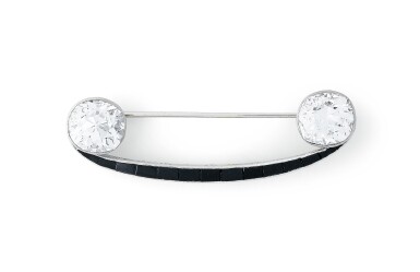 View full screen - View 1 of Lot 19. Broche onyx et diamants | Onyx and diamond brooch.