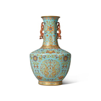 View full screen - View 1 of Lot 213. A superb and rare gilt-decorated famille-rose turquoise-ground vase, Seal mark and period of Qianlong | 清乾隆 松石綠地粉彩描金團龍吉慶紋螭耳瓶 《大清乾隆年製》款.