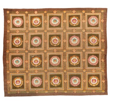 View full screen - View 1 of Lot 1002. A wool carpet, probably from the Manufacture of Aubusson, 19th century | Tapis en laine, probablement de la Manufacture d'Aubusson, XIXe siècle.