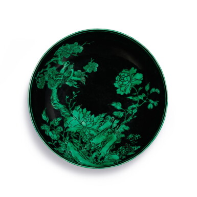View full screen - View 1 of Lot 3651. A fine and rare black-ground green-enamelled dish, Mark and period of Yongzheng | 清雍正 墨地綠彩花鳥圖盤 《大清雍正年製》款.