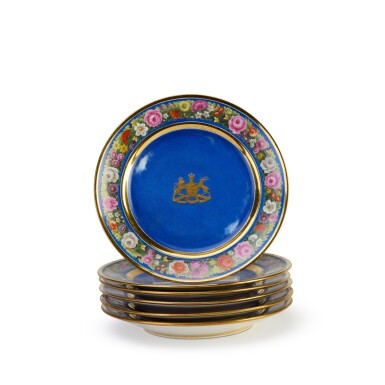 View full screen - View 1 of Lot 6. Twelve Ludwigsburg plates from the Coronation Service of King Wilhelm I of Württemberg, circa 1816-24 | Zwölf Teller aus dem Krönungsservice Königs Wilhelm I von Württemberg, Ludwigsburg, Deutschland, circa 1816-24.